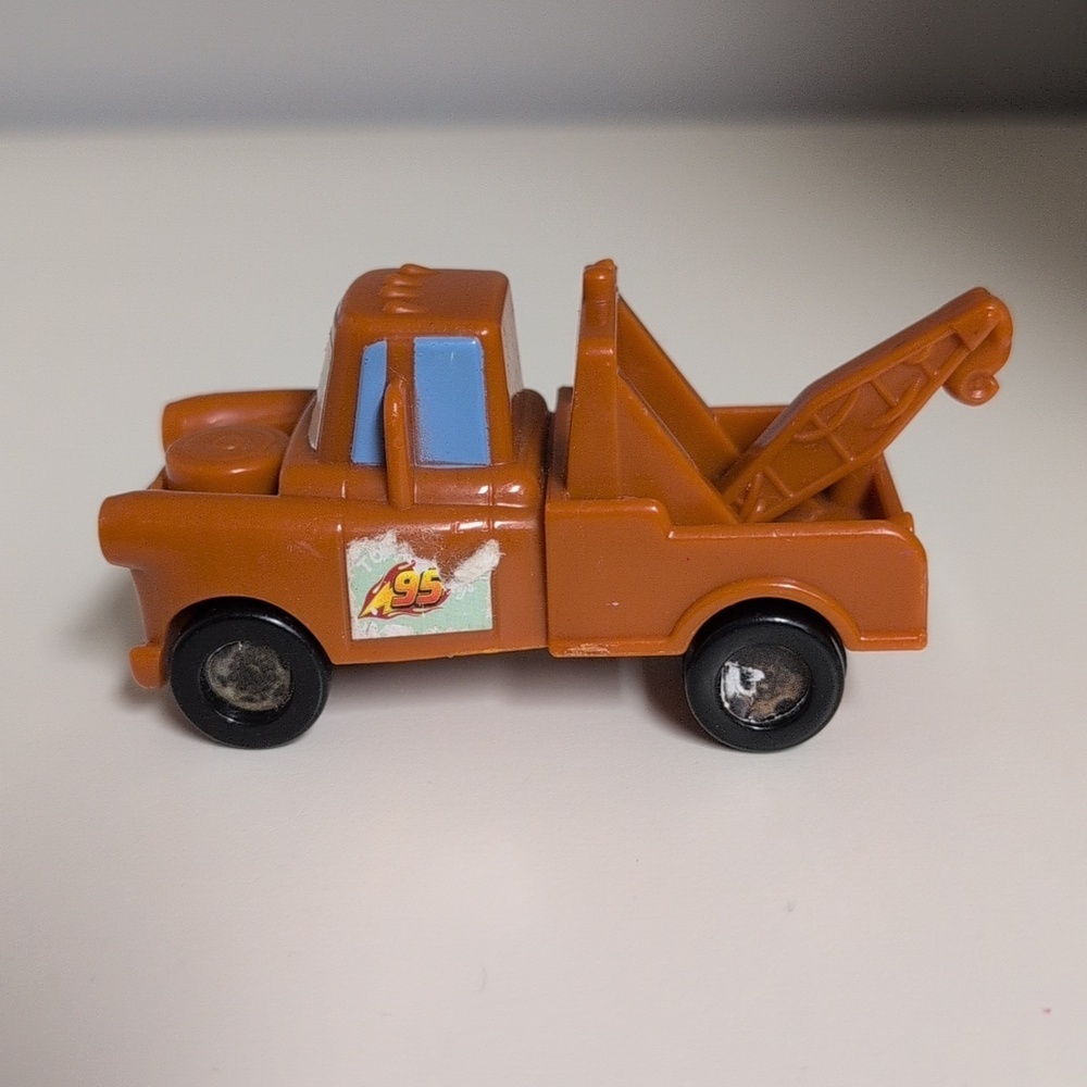 🩷4/$20🩷 Disney CARS Mater Tow Truck Toy - Picture 2 of 4